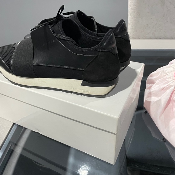 Balenciaga - Picture 3 of 5